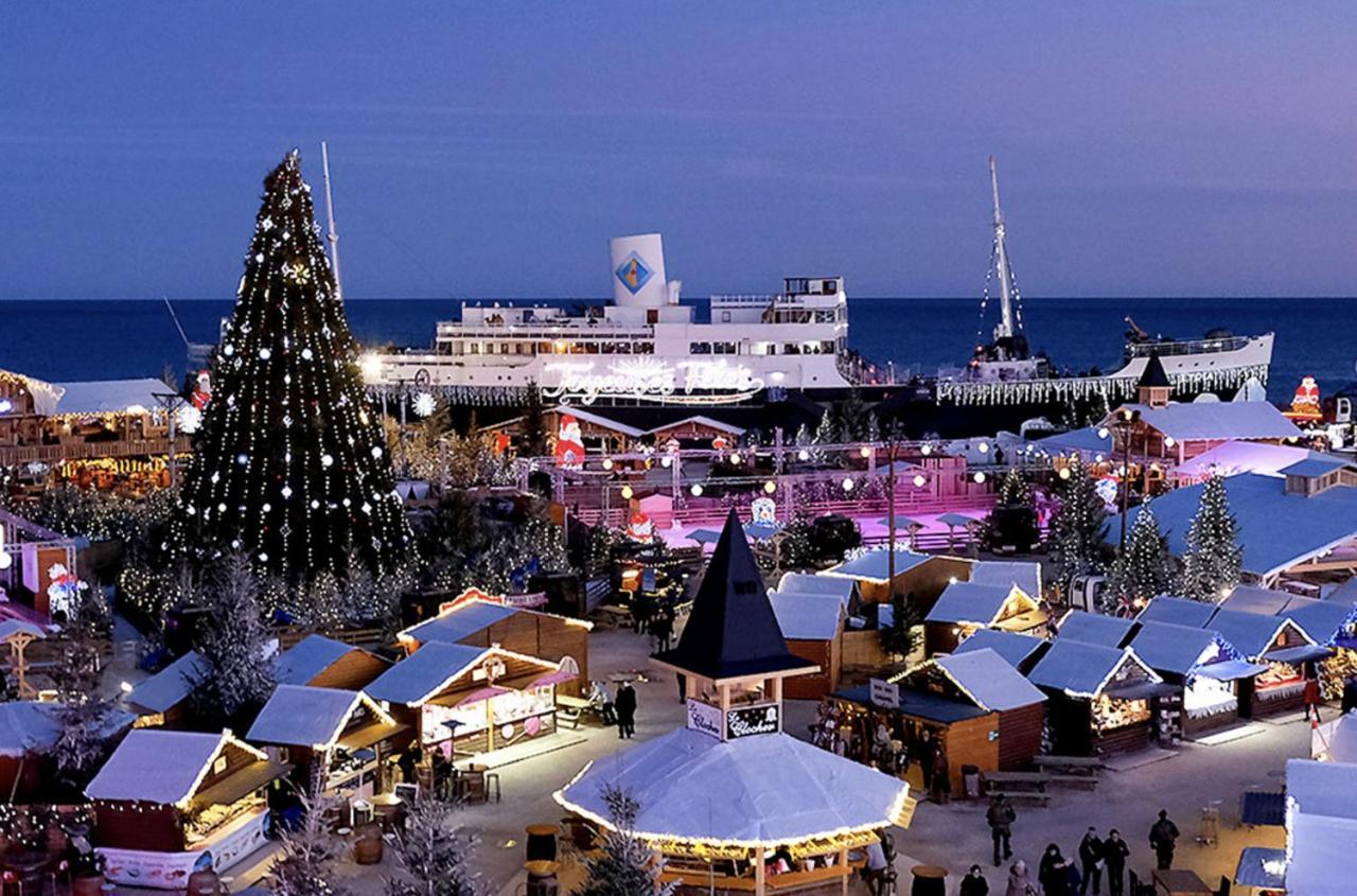 Joli Sur L'étang à Côté Du Marché De Noël * Le Barcarès